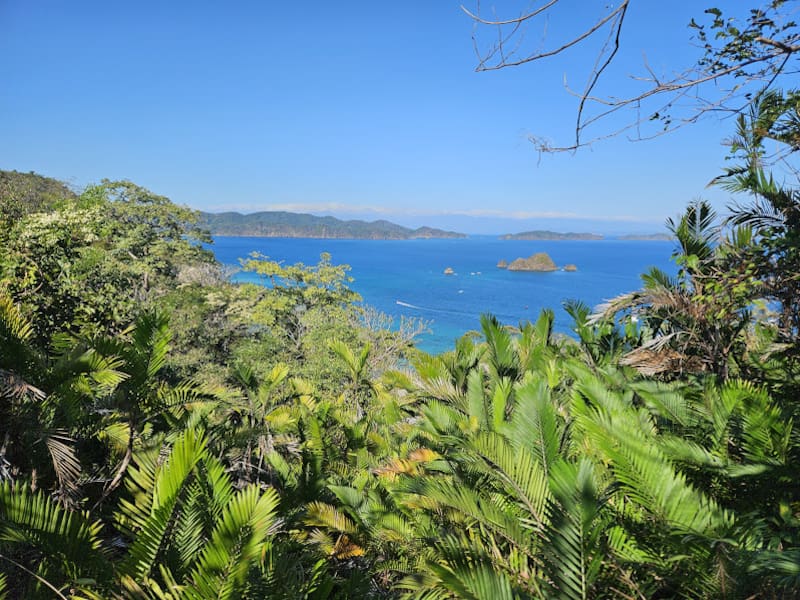 La Isla Tortuga es un espacio natural turístico único de Santa Teresa.