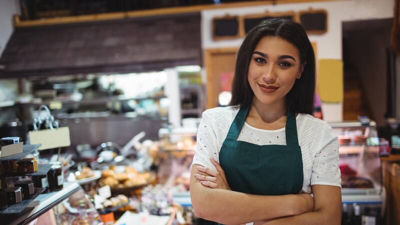 Los empleados de tienda son una parte fundamental de la experiencia de compra de los clientes de esta empresa minorista.