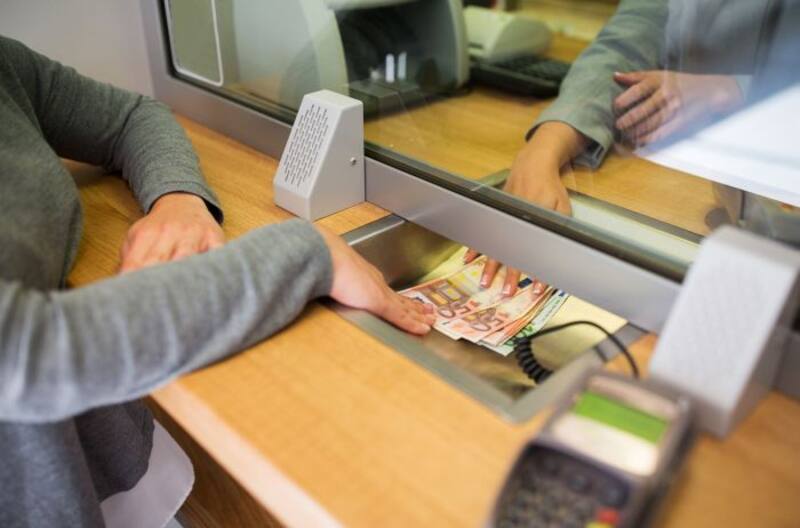 Cuando fallece el titular de una CUENTA BANCARIA, ¿qué se deberá hacer para no pagar sanciones?.