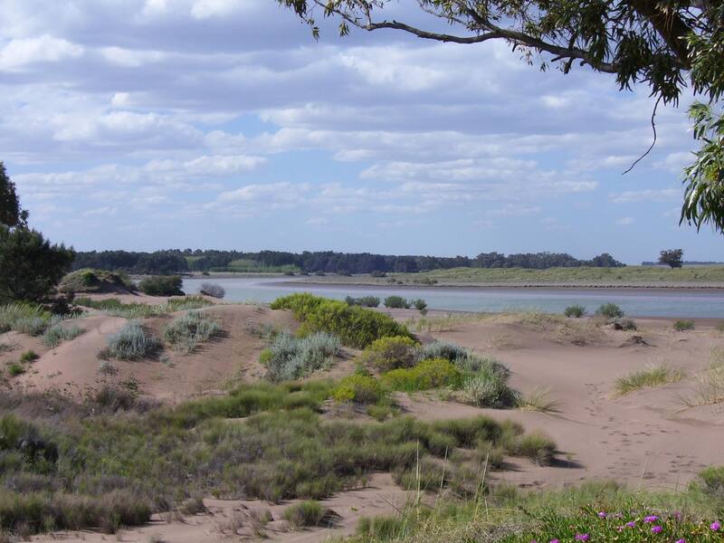 Villa balnearia Marisol es un destino escondido en la Costa Atlántica, rodeado de médanos y el río Quequén Salado (Fuente: Balneario Mirasol / Facebook)