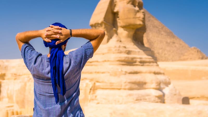 La historia del antiguo Egipto es más compleja y matizada de lo que sugieren las representaciones populares en la cultura moderna.