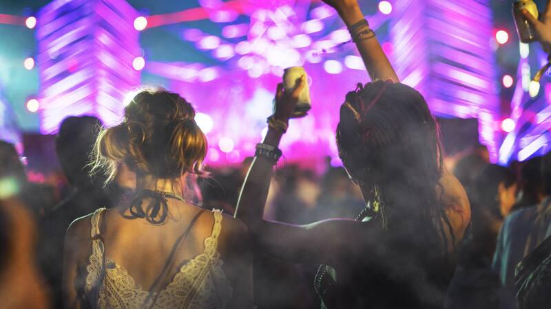 Entre los clubes más emblemáticos deesta ciudad se encuentran Tresor y Matrix, que son famosos por sus eventos nocturnos únicos.