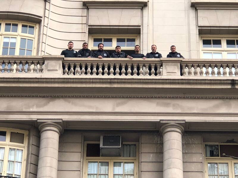 Alejandro Crespo (al centro), junto al resto de la delegación del Sutna, en uno de los balcones de la Dirección Nacional de Relaciones Laborales