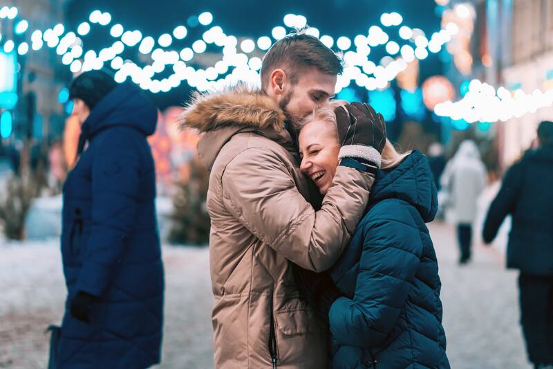 Alumbrado público en Navidad. Fuente: Freepik.