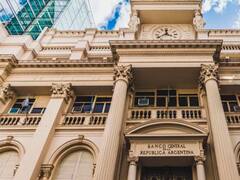 Dólar y regulaciones: El BCRA sigue de compras y cayó el volumen en CCL y MEP regulados