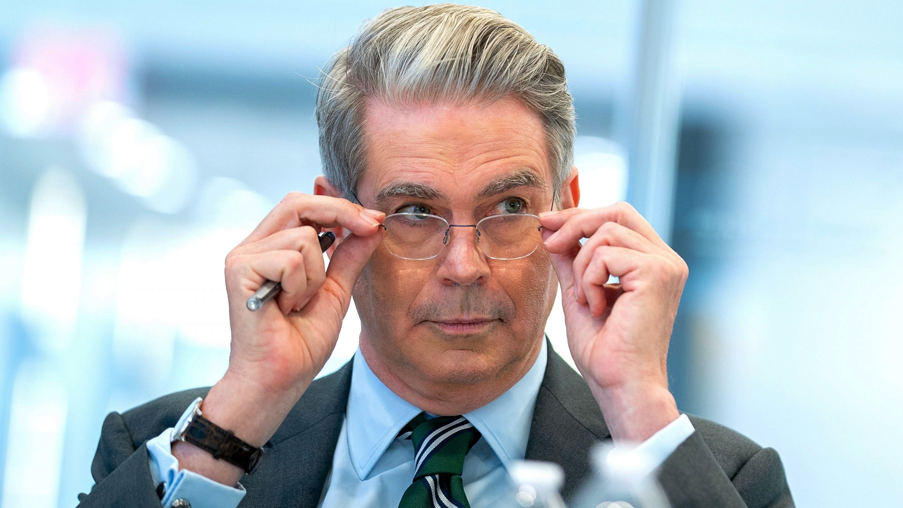 Aliviado con Bessent, Caputo resiste críticas por el dólar Aliviado con Bessent, Caputo resiste críticas por el dólar