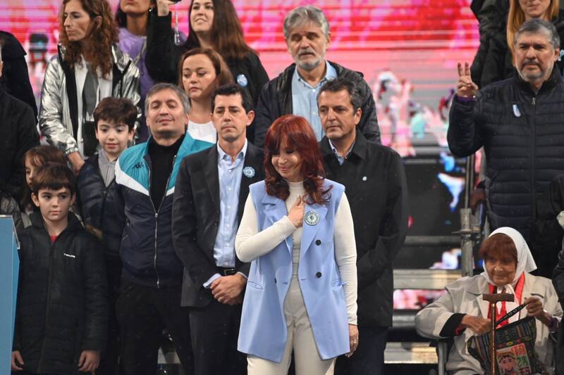 El 25 de Mayo Cristina Kirchner junto a Máximo Kirchner, Eduardo "Wado" de Pedro, Massa y Kicillof