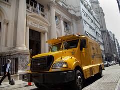 El BCRA aclaró que no hay trabas para transferir dólares a cuentas propias en el exterior