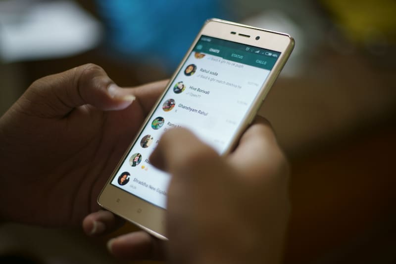 Vaciar los chats de WhatsApp sin perder información es una forma rápida de optimizar la memoria de tu dispositivo. Foto: Shutterstock.