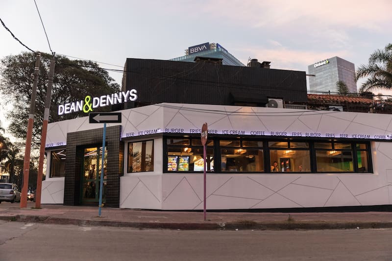 El local tiene un centro de producción para abastecer a los próximos que planean abrir en Uruguay