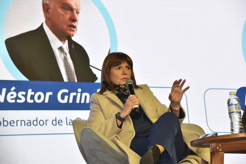 Patria Bullrich optó por ensayar en un estudio y parcticó con su equipo de campaña