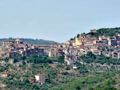 Un pueblo medieval de Italia vende casas por un euro: cuáles son los requisitos