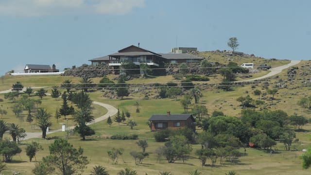 Rematarán El Gran Chaparral, la mansión donde vive Balcedo en Uruguay