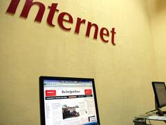 Cuba abre 118 cibercafés pero hay quejas por los precios para navegar