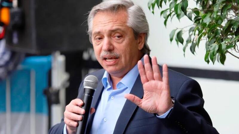 zzzznacp2 NOTICIAS ARGENTINAS BAIRES, OCTUBRE 27: El candidato a presidente por el Frente de Todos, Alberto Fernandez, habla luego de emitir su voto en la Univerisdad Catolica de puerto Madero. Foto NA: JUAN VARGAS zzzz