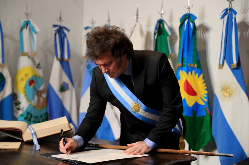 El presidente Javier Milei durante la firma del Pacto de Mayo en Tucumán.