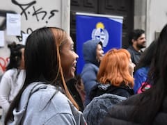 Los migrantes superan a los uruguayos en las tasas de actividad y empleo