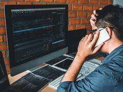 Esta empresa ofrece 400 becas para aprender la carrera del futuro y cambiar de trabajo