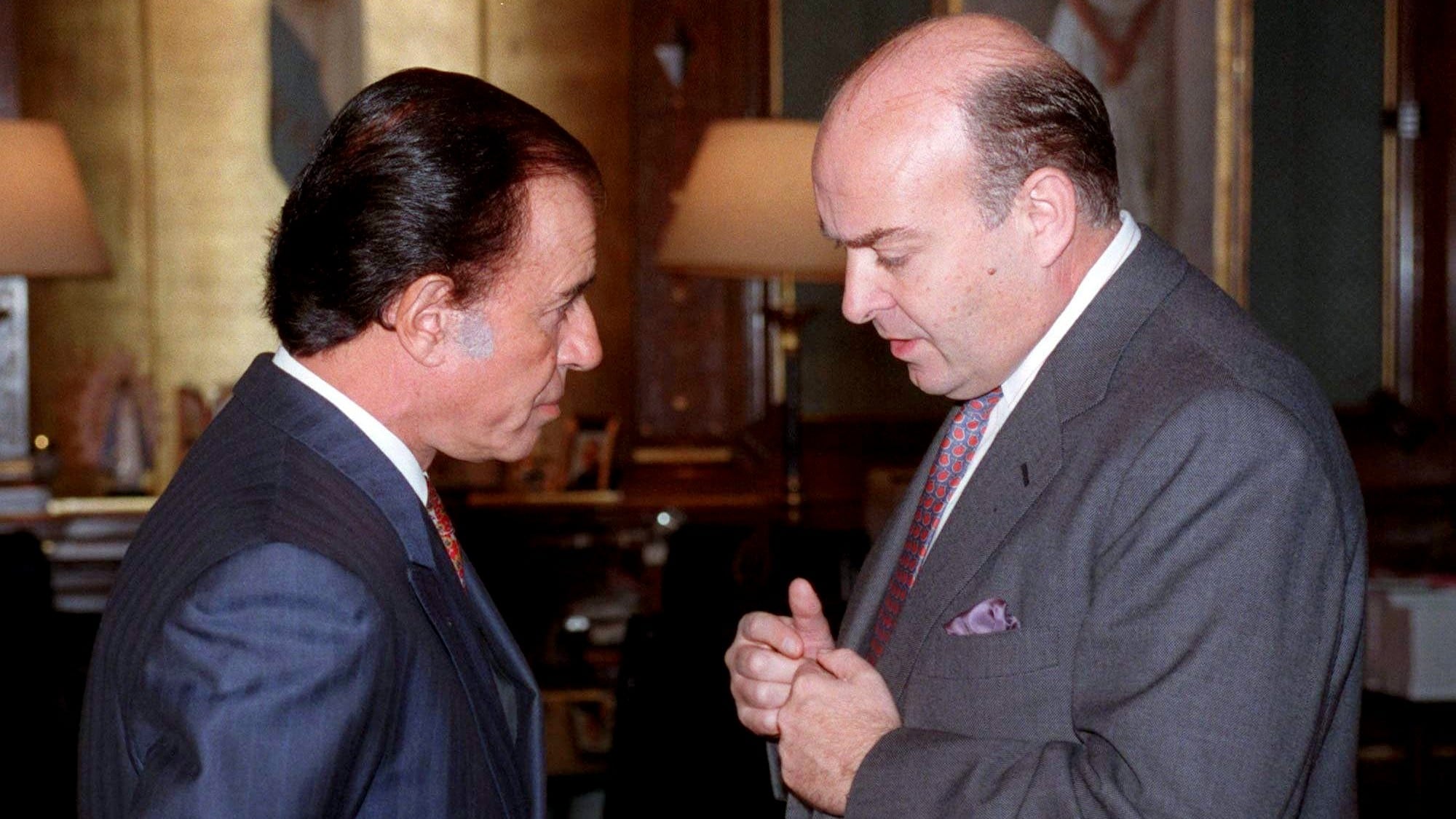 El traspaso a manos de Repsol se concretó en 1993 cuando el Estado vendió casi la totalidad del capital de la empresa.