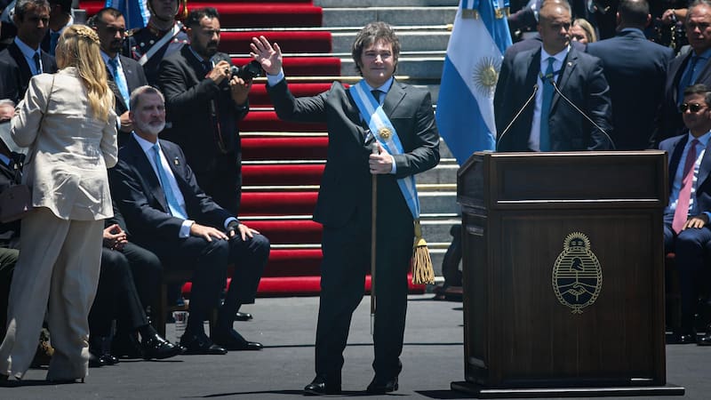 En la jura, Javier Milei habló de espaldas a la Asamblea Legislativa.