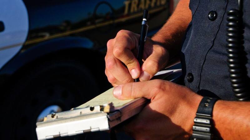 Atención conductores: cuál es el límite de tiempo para abonar una multa y qué pasa si no la pago