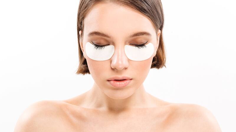 Este nuevo producto contiene colágeno devolviendo un aspecto rejuvenecido al área de las ojeras. (Foto: FreePik)