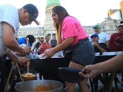 En medio del escándalo de los alimentos, se conoció una nueva suba de la pobreza en el primer trimestre