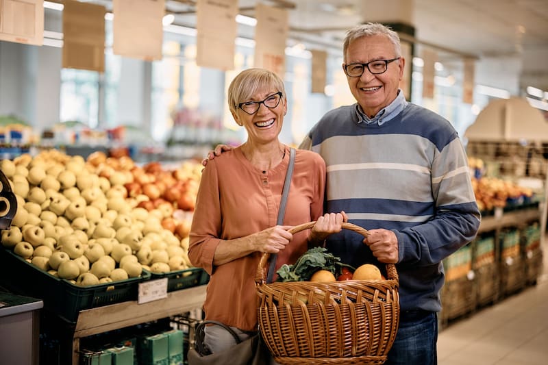 Los jubilados y beneficiarios de ANSES pueden acceder a un descuento del 10% en diversas cadenas de supermercados de la Provincia de Buenos Aires. (Foto: Shutterstock)