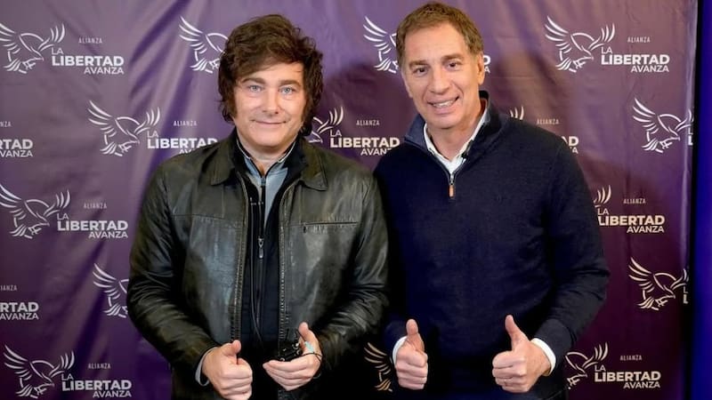 Diego Santilli, candidato de LLA en PBA, junto a Javier Milei.