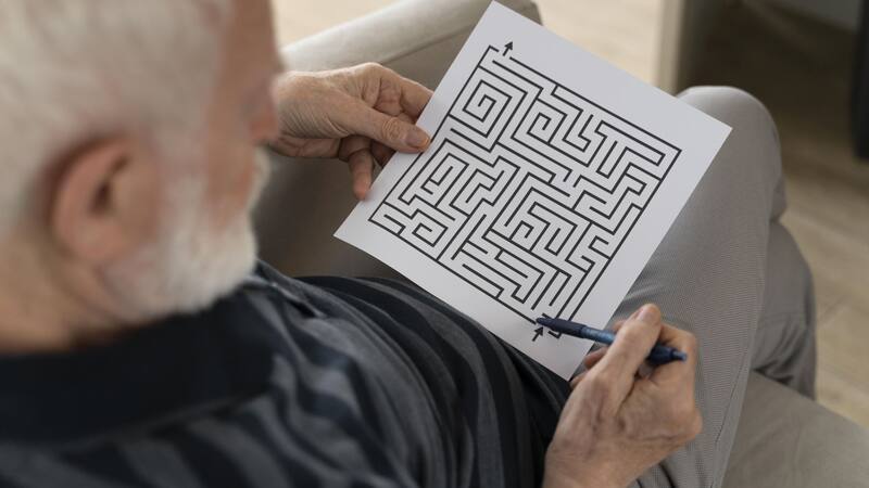 Estudiar idioma retrasa el envejecimiento y evita el Alzheimer, ¿dónde estudiar gratis y online?