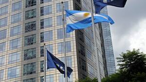 Moody's mejora la nota de YPF y otras emisoras para invertir: cuáles son