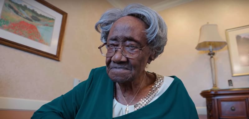 Así luce hoy la mujer más anciana de Estados Unidos. Naomi Whitehead tiene 114 años. (Fuente: canal de YouTube de Jack Gordon)