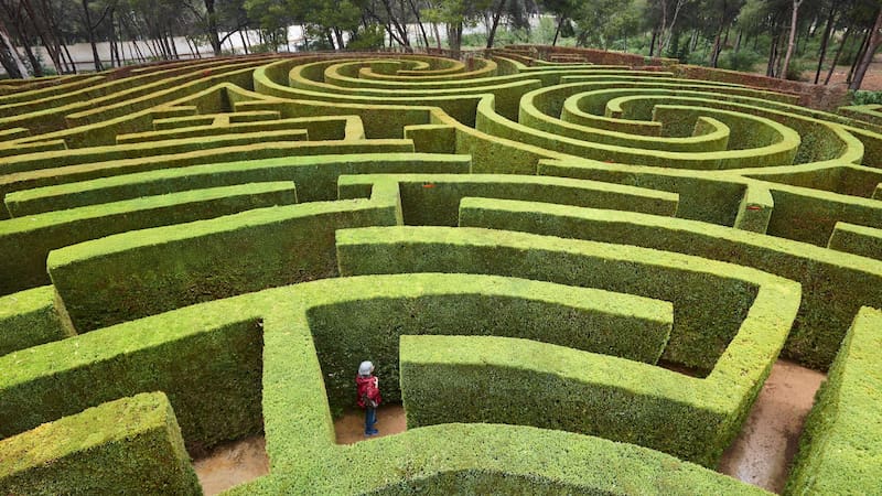 A 1 hora del Centro: el pueblo con un laberinto de hace 300 años y 3 hectáreas de campo para pasar este fin de semana