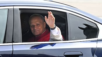 Un senador pidió que se invite al papa a que visite el Parlamento