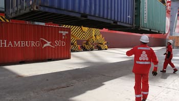 Paro de 48 horas en la principal terminal de contenedores del puerto de Montevideo
