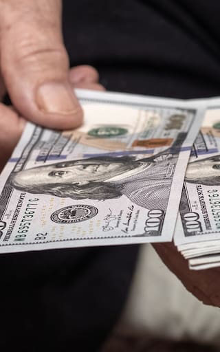 Banco Central quiere que bancos adviertan a clientes sobre riesgos de ahorrar en dólares