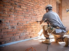 Sigue la caída del empleo privado y golpea a 14 provincias: qué sectores pierden más puestos