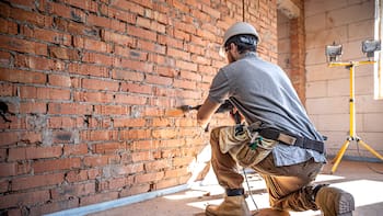 Sigue la caída del empleo privado y golpea a 14 provincias: qué sectores pierden más puestos