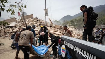 Colombia prioriza insumos y limita el ingreso de rescatistas extranjeros tras el terremoto de magnitud 7,4