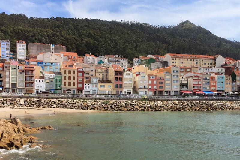 Joya gastronómica en Galicia: este bonito pueblo costero tiene la langosta más deliciosa de toda la región.