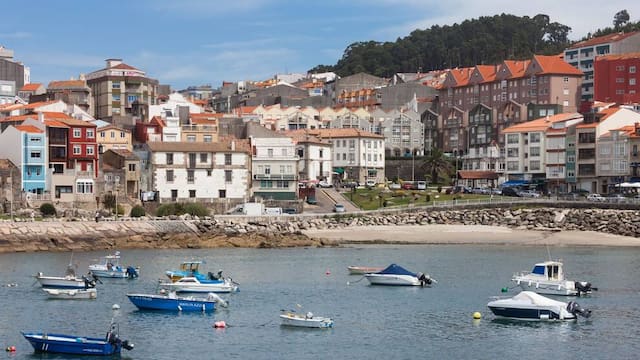 Joya gastronómica en Galicia: este bonito pueblo costero tiene la langosta más deliciosa de toda la región