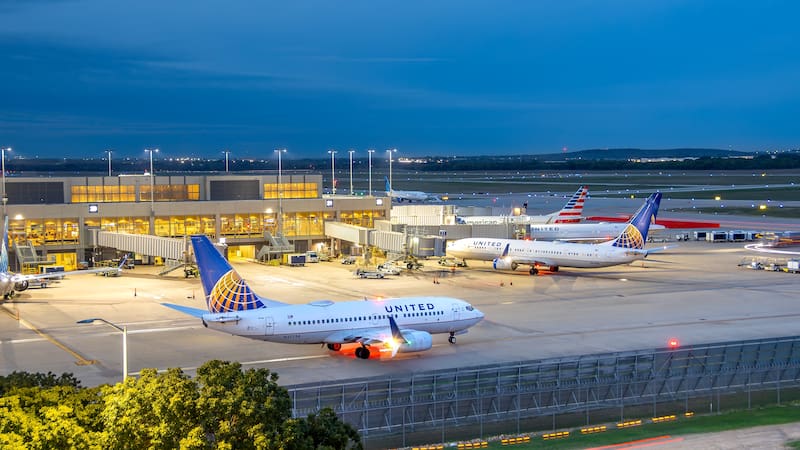 A major United States airport begins a huge expansion: it will welcome up to 35 million travelers a year.
