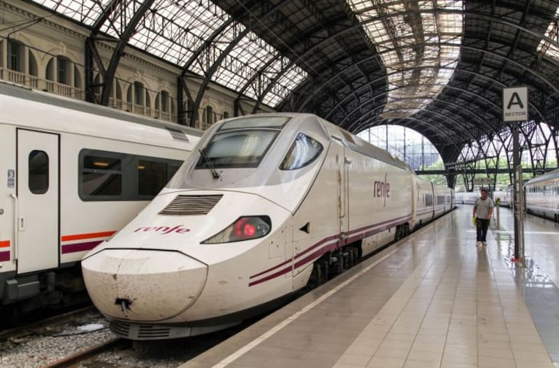 A partir de la segunda quincena de enero se pondrá en marcha el abono único, que servirá para autobuses interregionales de titularidad estatal, trenes de cercanías y de media distancia.