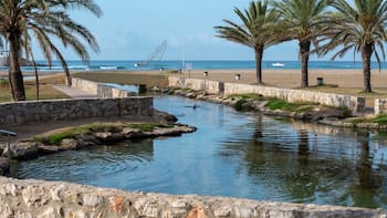 A pocos metros de la playa | Las aguas termales gratis con temperaturas de más de 20°C especiales para jubilados