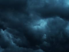 Un bloque de nubes negras trae una fuerte tormenta y vientos de 80 km/h que sacudirá varias provincias