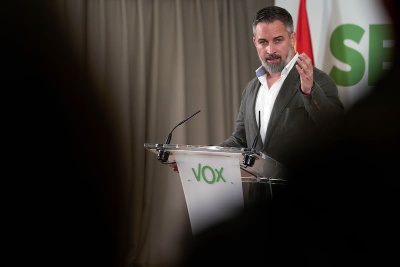 El líder de Vox, Santiago Abascal, acusó al PP de cometer “un grave error” al impedir acuerdos con su formación en varias comunidades autónomas.