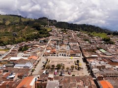 Ni Guatapé ni Jardín: el municipio de Antioquia que invita a probar la experiencia de una casa en el aire y se convierte en un imán para turistas