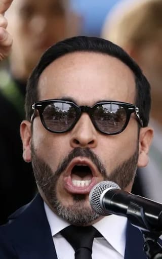 Abelardo De La Espriella donó su primer sueldo a hogares geriátricos de Quimbaya y lo entregará cada mes a distintas causas sociales: “No me quedaré con mi sueldo presidencial”
