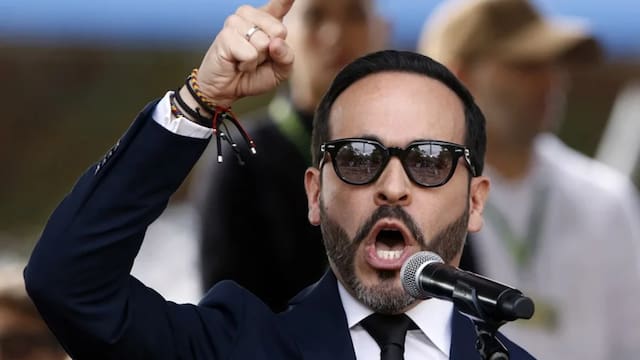 Abelardo De La Espriella donó su primer sueldo a hogares geriátricos de Quimbaya y lo entregará cada mes a distintas causas sociales: “No me quedaré con mi sueldo presidencial”