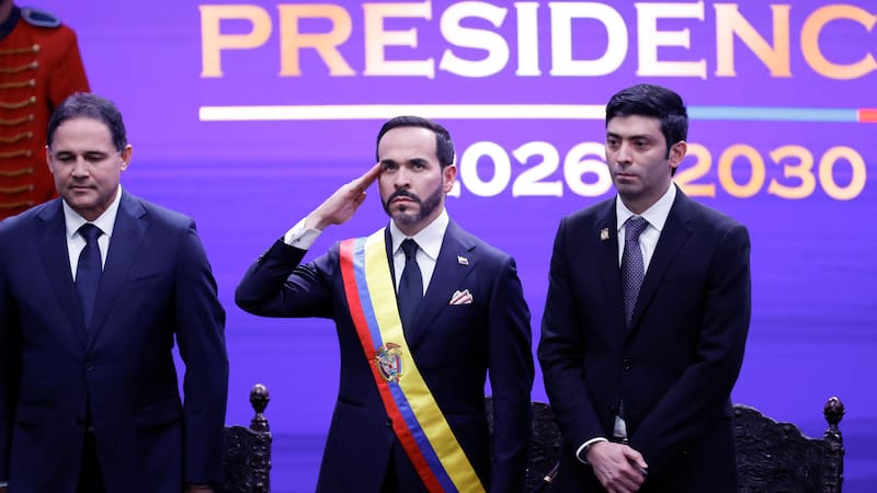 La decisión fue anunciada por el mandatario este miércoles, mientras Monsalve permanecía bajo atención médica en Bogotá luego de ser llevado a una clínica para recibir valoración de especialistas.